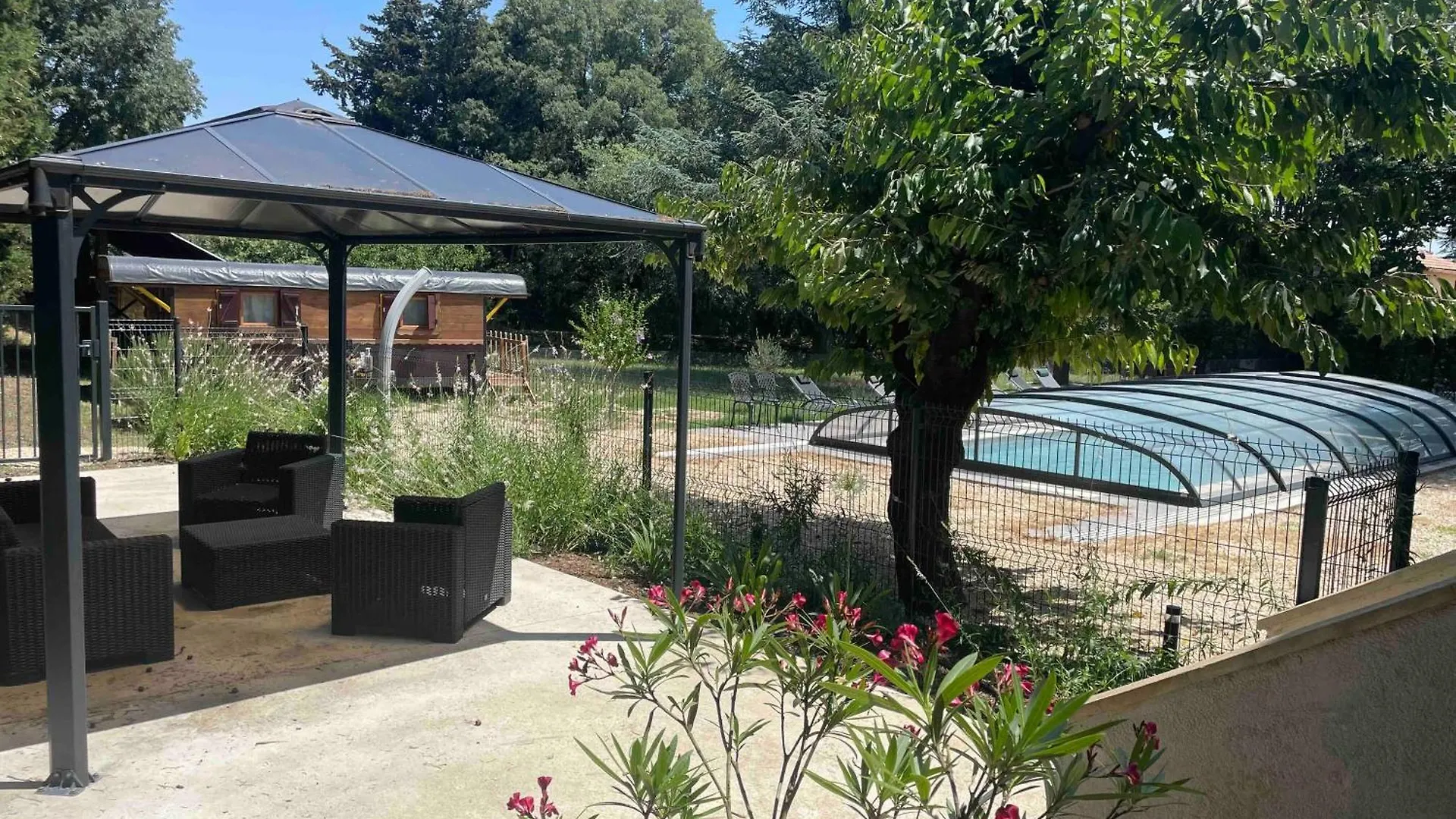 Domaine De La Chocolaterie Hotel Donzere 0*,  France